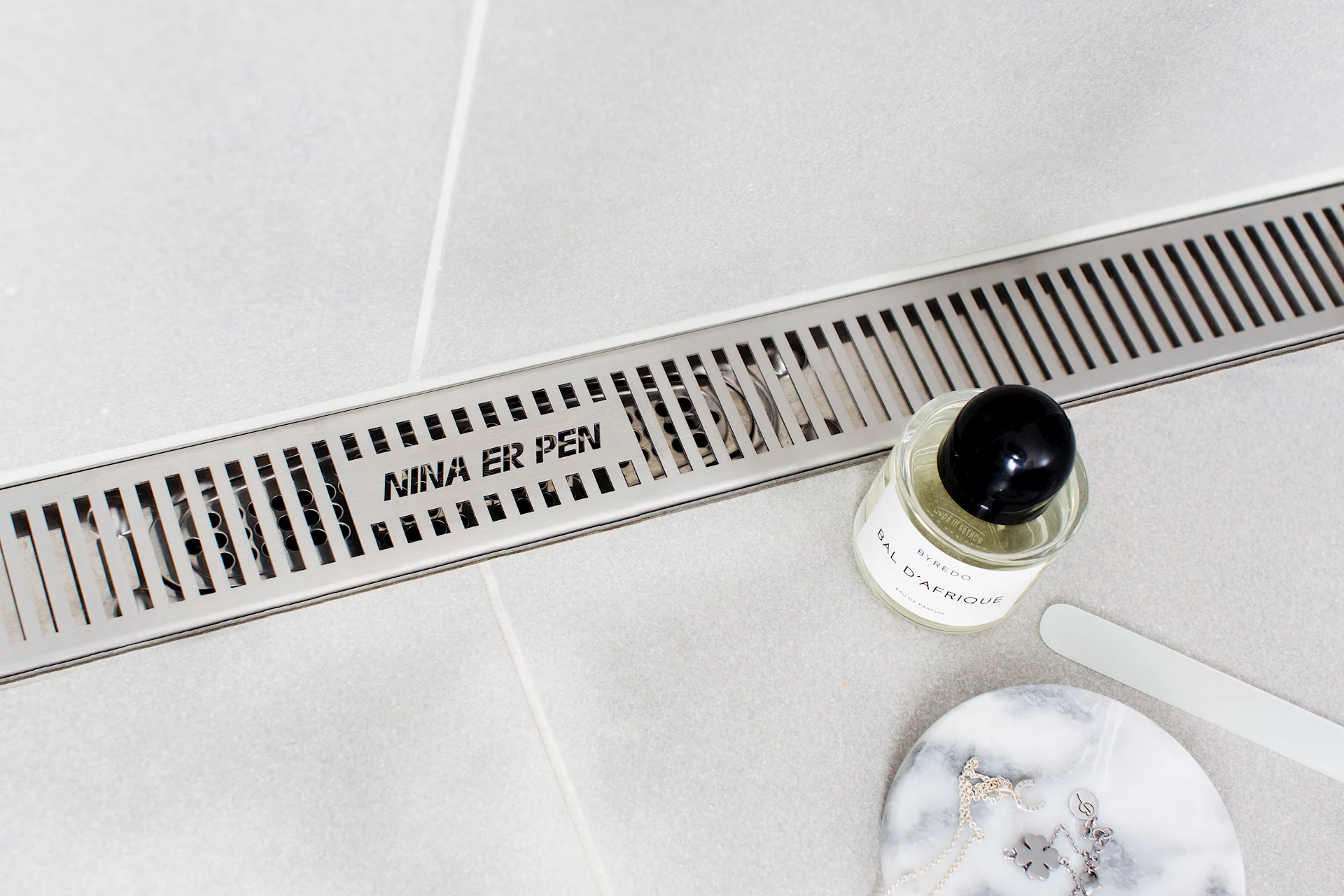 VB000530 - Purus Line Pearl - skrift i rist - 